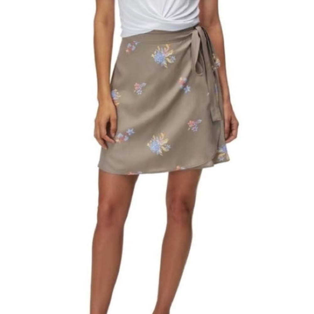 NWT Patagonia Skirt Womens Medium Sassafras Marrow Gray Floral Wrap Lyocell